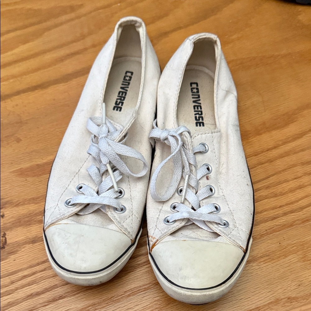 Converse Women's Off-White Sneakers